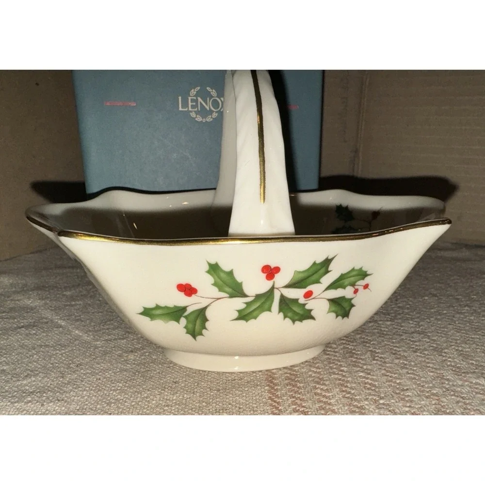 Lenox Holly & Berry Handled Basket Candy Dish Holiday Collection 24k‎ With Box
